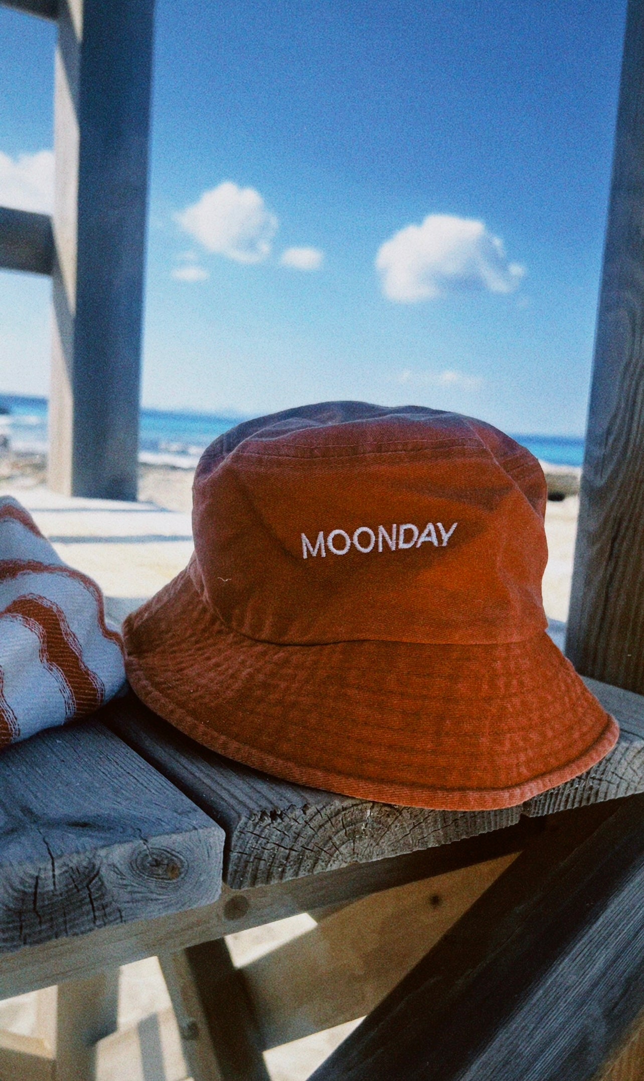Bucket Moonday